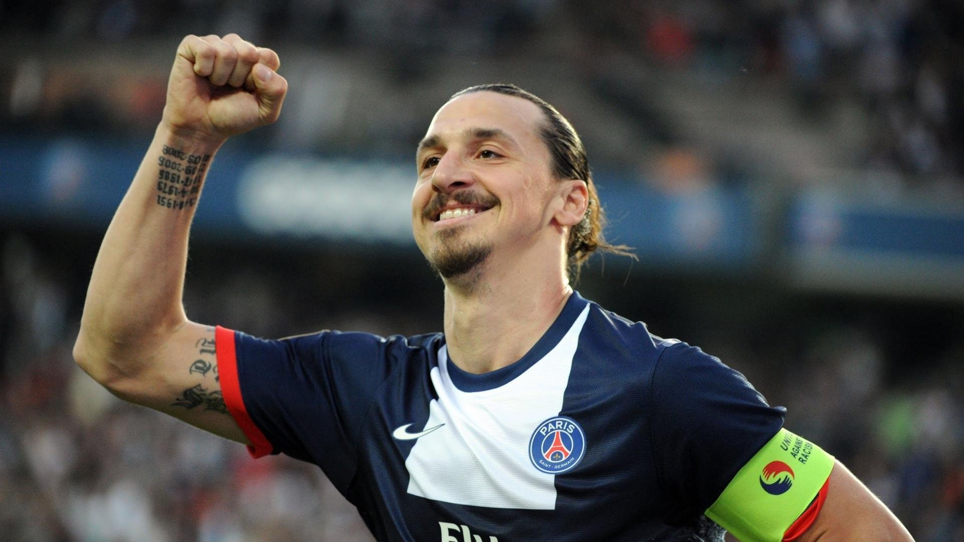 开云电竞服务-内马尔、姆巴佩、梅西三人联手的战术配合令人惊叹，内马尔姆巴佩梅西合照